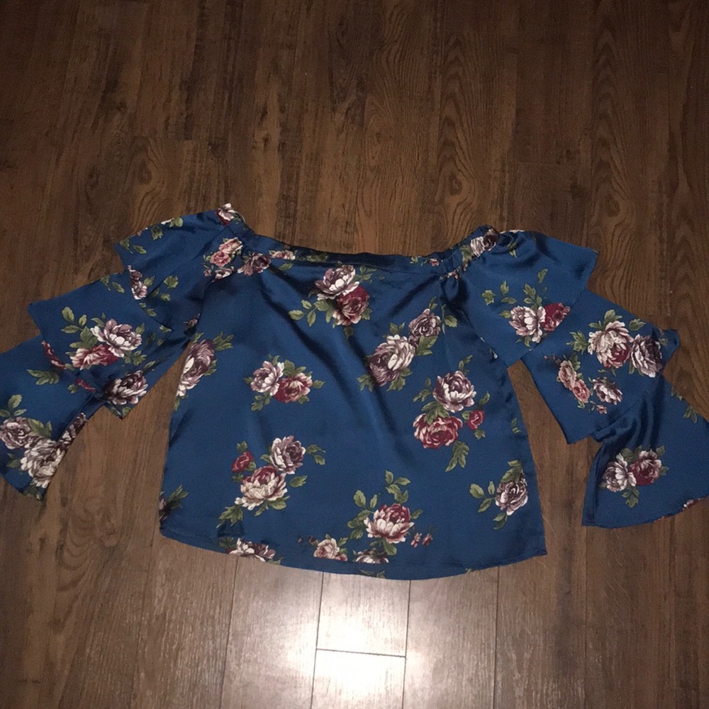 Off-the-shoulder Shirt